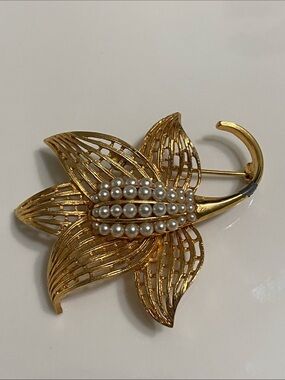 VTG Corocraft Gold Pearl Floral Brooch